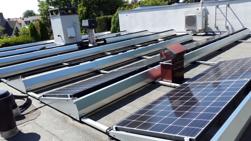 RJ-Elektrotechniek-Elektronische-installaties-en-zonne-energie-43-zonnepanelen-plaatsen-en-monteren-dak-woonhuis